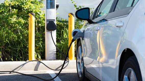 У 2025 році в Україну завезли удвічі більше електрокарів — понад 100 000. Які моделі були найпопулярнішими
