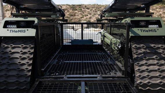 На озброєнні ЗСУ з'явилися роботи THEMIS для перевезення солдатів і зброї. Що це за машини та як вони працюють