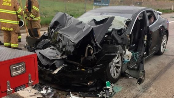 Tesla зазнала найбільшого падіння продажів в історії — через Маска й конкуренцію з боку китайських виробників  