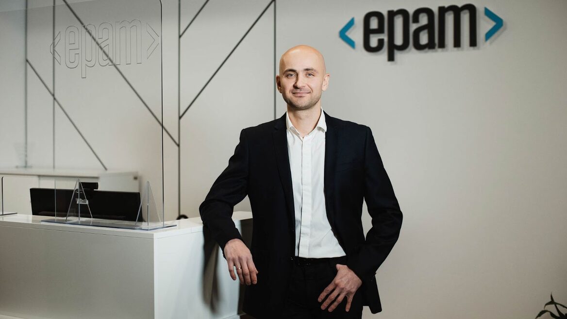 У 2026 році EPAM планує найняти 750-800 джунів та очікує зміни моделі співпраці з клієнтами. Очільник EPAM Україна спрогнозував розвиток IT-індустрії у 2026 році