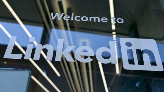 “One of the biggest corporate espionage scandals.” LinkedIn sued for scanning users’ browsers