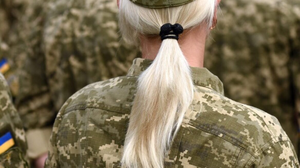 Women without medical education accidentally ended up on military registration due to a bug in the "Oberig" system - what to do