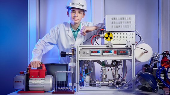 12-річний винахідник здійснив ядерний синтез у своїй кімнаті, після чого до нього завітали агенти ФБР