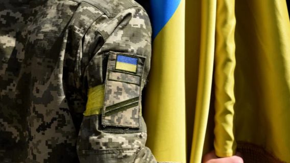 «Дуже не вистачає грошового забезпечення». Мобілізований айтівець з 20 роками досвіду шукає підробіток, оскільки отримуваних ним коштів не вистачає. Ось, що він вміє та пропонує