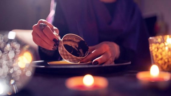 Чат-бот «Ворожка». Жінка розлучилася з чоловіком після того, як ChatGPT побачив зраду на кавовій гущі