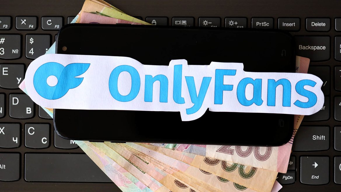 Українська модель OnlyFans яка сплатила 40 млн грн податків ініціювала петицію про декриміналізацію контенту для дорослих. Її підтримав Гетманцев