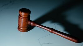 A programmer won a lawsuit against an employer who had not paid her salary for almost two years. The price of the issue is over 450,000 UAH.