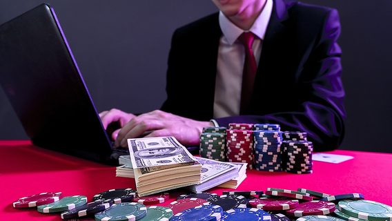 Група зловмисників організувала онлайн-казино і вивела до рф 3 млрд грн. Хто організував «схему» і що було далі 