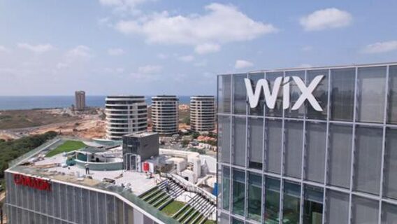 Wix plans to cut about 20% of its global workforce in the coming months. Despite this, there are currently about 20 vacancies open in its Ukrainian offices.