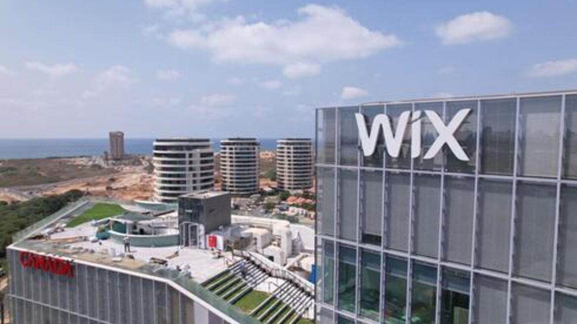 Wix планує скоротити близько 20% штату по всьому світу в найближчі місяці. Попри це наразі в Україні відкрито майже 20 вакансій