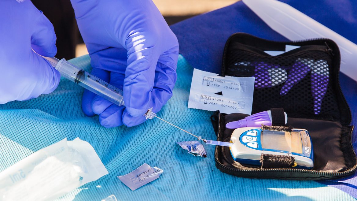 «Розумні» дефібрилятори подача інсуліну та моніторинг донорів. Які інновації у медицині розробляють українські айтішники 