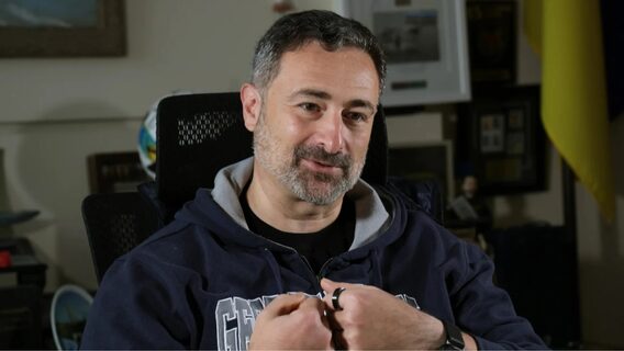 «Тим, хто проводжав мене до дверей, навіть не знаю, що сказати. Сьогодні не ваш день». Смілянський залишається на посаді, попри рішення НБУ