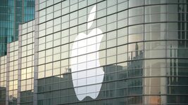 Apple plans to add an AI assistant for texts like Grammarly to the iPhone