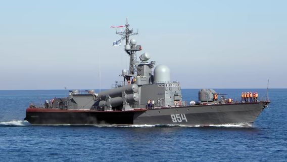 ГУР знищили російський ракетний катер вартістю $60–70 млн  влучними попаданнями морських дронів 