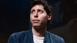 Sam Altman calls for accepting the risks of AI for its benefits