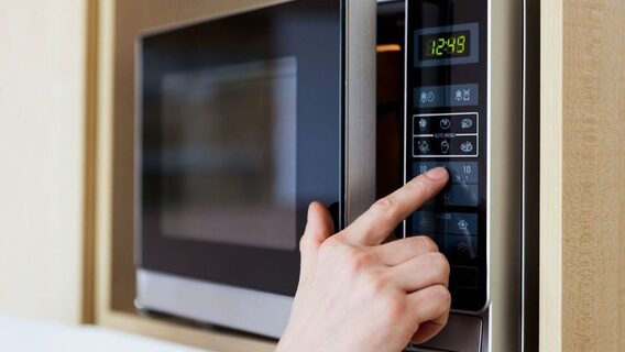Двоє американців присвятили свій стартап тому, щоб позбавитися від набридливого пікання мікрохвильовок. Вони пропонують зробити це тільки змінами у коді 