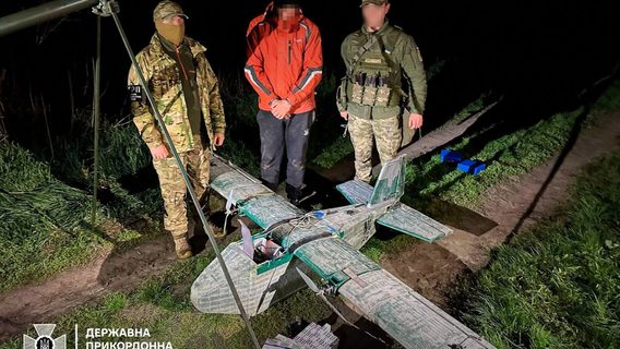 На Волині чоловік використовував БпЛА літакового типу, щоб переправити через кордон сотні пачок цигарок