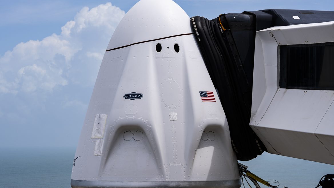 SpaceX здійснила перший в історії пілотований політ над полюсами Землі