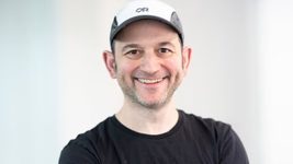 Google хотів вкласти мільйони в стартап Character.AI, замість цього взяв на роботу його засновника