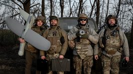 «Шукаємо людину на посаду оператора-дешифрувальника». Айтівець, що вже рік служить в ЗСУ, оприлюднив кілька вакансій до свого підрозділу. Робота офісна за комп’ютером або з БПЛА