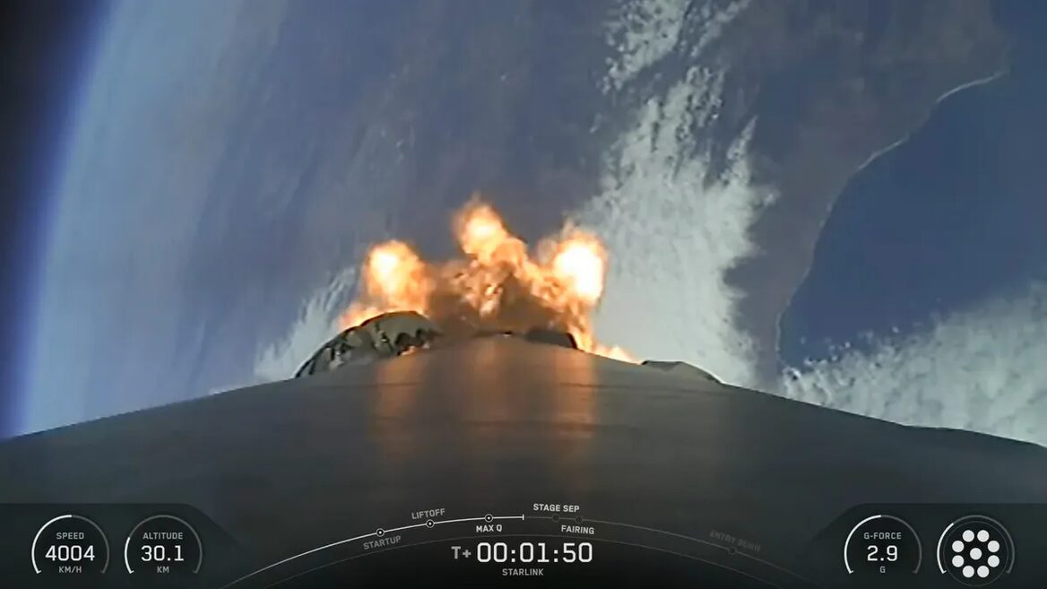 SpaceX здійснила 300-й пуск ракети з 24 супутниками Starlink на борту. Тепер у небі 8 300 активних інтернет-супутників компанії Маска