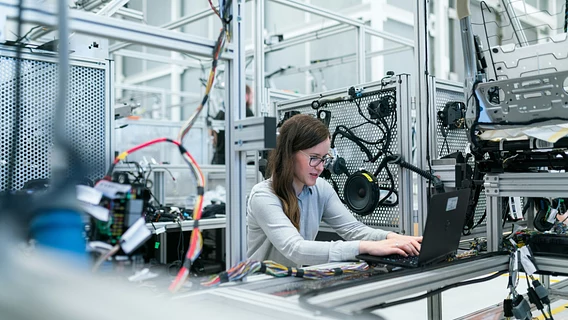 КАІ та MIT відкрили набір на інженерну програму Ukraine Innovation and Engineering Lab для понад 100 учасників. Вони створюватимуть прототипи для реальних задач за 10 тижнів