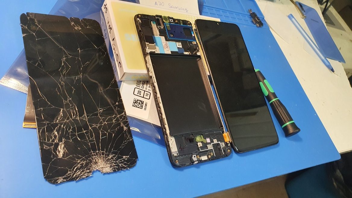 Samsung удвічі скоротив виробництво смартфонів і почав продавати набори для їхнього ремонту