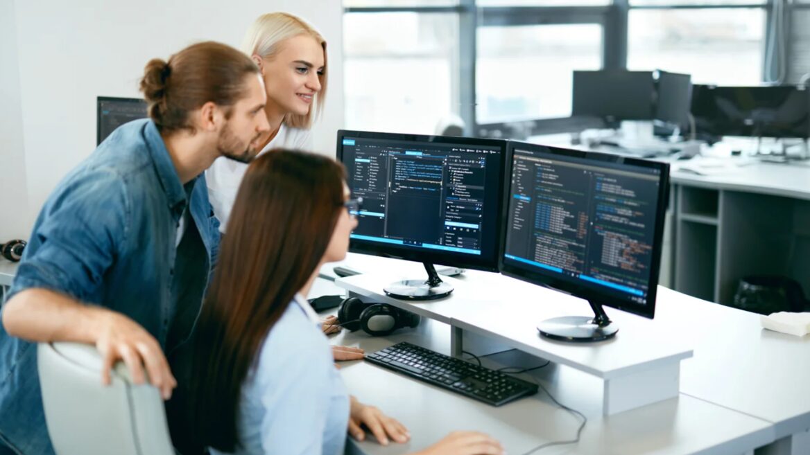 Наймання працівників в продуктових IT-компаніях України знизилося на 30%