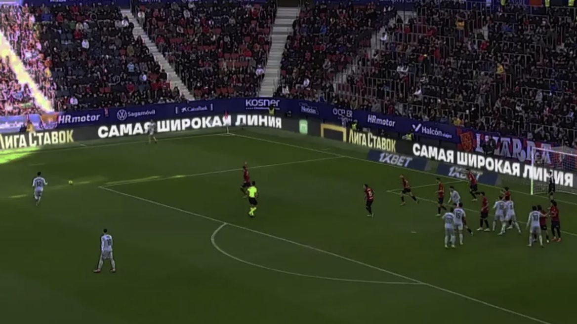 Во время футбольных матчей в Испании рекламируется российский букмекер, и Megogo не может убрать его из трансляций в Украине. Почему