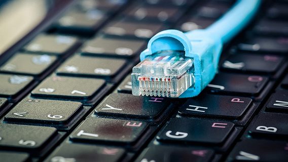 Владельца херсонского интернет-провайдера SkyNet подозревают в колаборации — подключал окупантов к сети, а также обокрал одну из фирм провайдера «Воля»