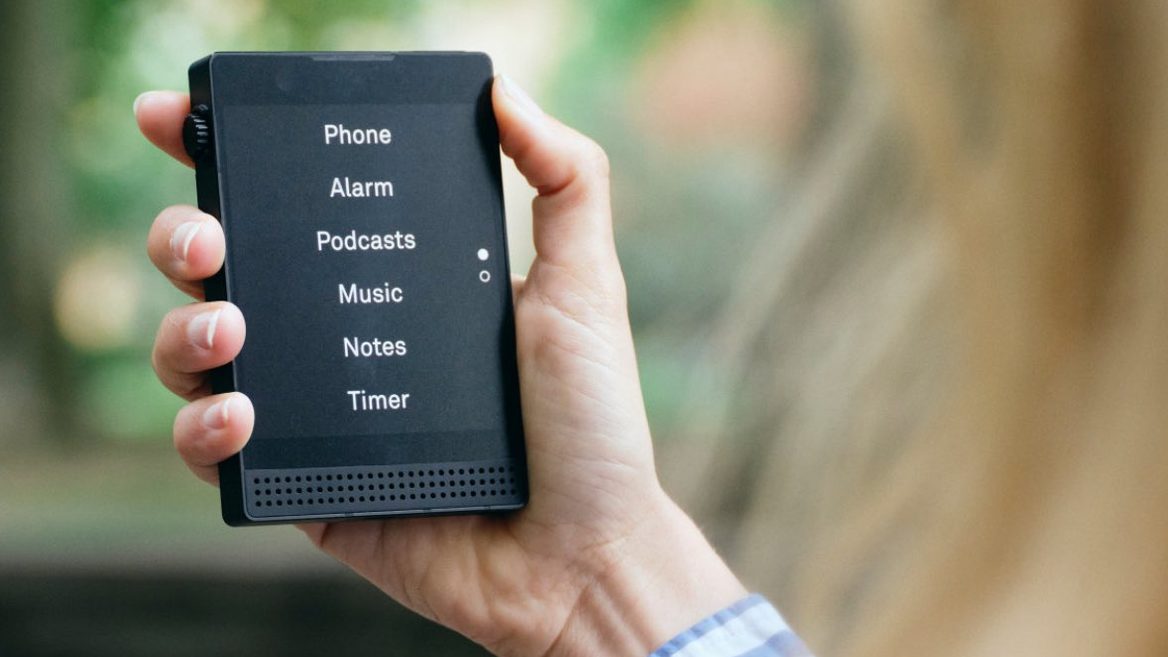 Розробники Light Phone представили третє покоління свого «обмежено придатного» смартфона. Він має чорно-білий OLED-екран і прайс як у повноцінного флагмана