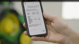 Виробник сільгосптехніки Deere & Co інтегрував штучний інтелект JD у мобільний застосунок для фермерів