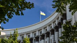 Долар по 45, висока інфляція, ріст зарплат та мільярди на оборону. Що чекає Україну у 2025 році - очікування уряду