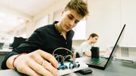 Понад 90 джунів працевлаштувалися цьогоріч до Ajax Systems. Скільки ще вакансій рівня junior має компанія 