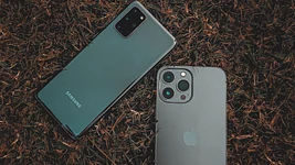 Бум ШІ змушує виробників смартфонів підвищувати ціни та економити на компонентах. Світові постачання смартфонів обвалилися більше ніж на 20%