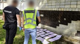 «Продавали підробки в мережі, гроші отримували через віртуальні гаманці». У Хмельницькому викрили друкарню з виробництва фальшивих документів для військовозобов'язаних