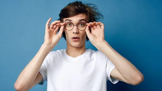 Польський студент винайшов окуляри, що сприяють правильній поставі хребта