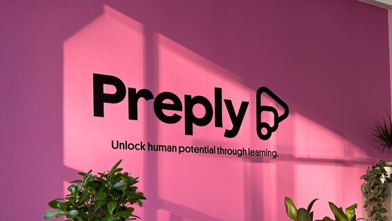 Preply готовий витратити на ШІ-інфраструктуру мільйони доларів, зараз у цьому напрямі має 6–7 команд інженерів і великі контракти з OpenAI. Утім, з наймом ШІ-фахівців є проблеми