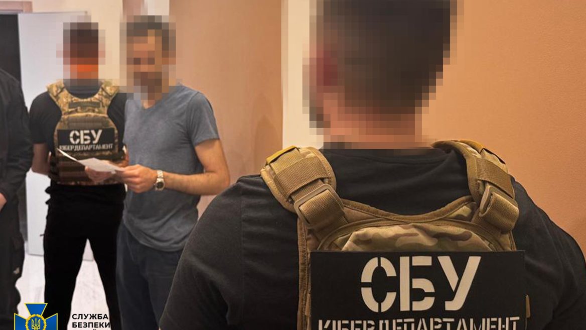 СБУ разом із французькою поліцією прикрили хакерський форум №1 в СНД XSS.IS: на сайті висить заглушка, а головний адмін заарештований у Києві. Розповідаємо чому це антиподія для хакерів з усього світу