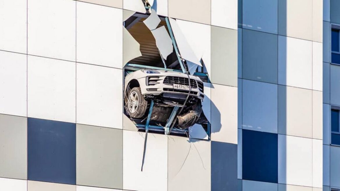 На росії скаржаться що автомобілі Porsche «перетворюються на цеглу» через блокування сигналізації по супутнику