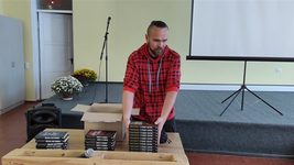 «Усі українські канали, які займаються книжковим влогерством, убогі та нецікаві». Хмельницький письменник висловив претензії блогерам, тепер під його постом «палає»