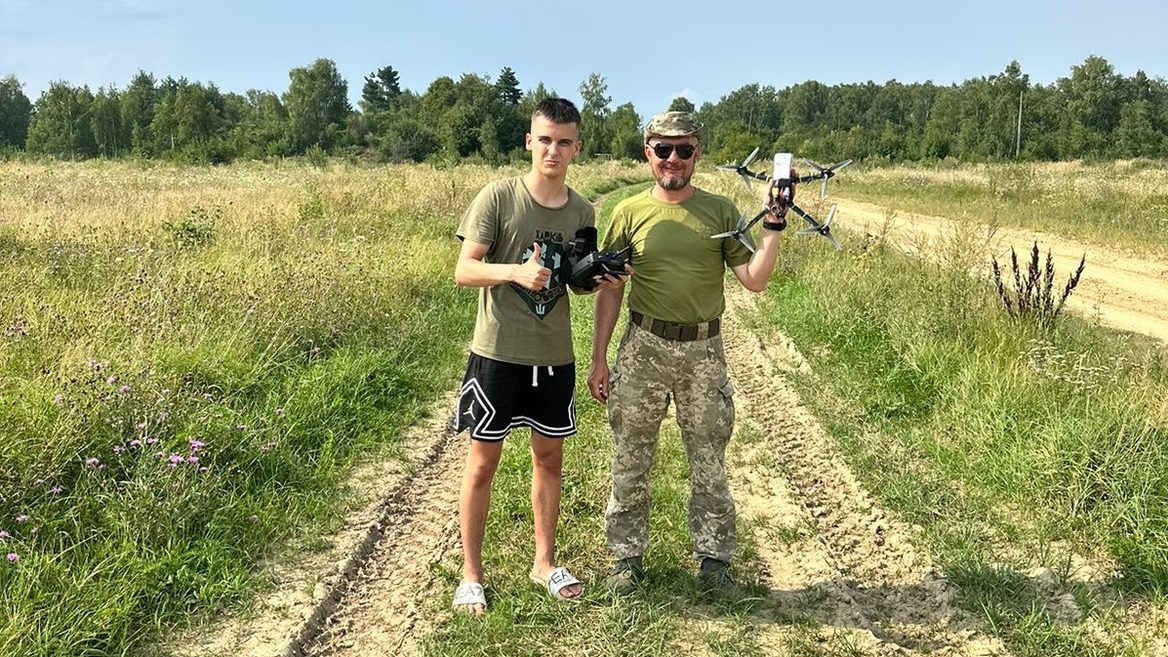 16-річний син офіцера Повітряних Сил створив FPV-дрон Rama Drones. Що вміє нова пташка