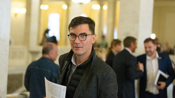 Речник розвідувальної спільноти InformNapalm звинуватив народного депутата в блокуванні законопроєкту про Кіберсили. Він просить СБУ провести перевірку. Що відбувається