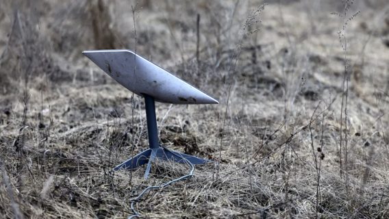 «Русский РЭБ не прерывает работу наших Starlink, а скорее наносит нам дискомфорт». Эксперт радиотехнологий посоветовал, как обезопасить терминалы украинских защитников