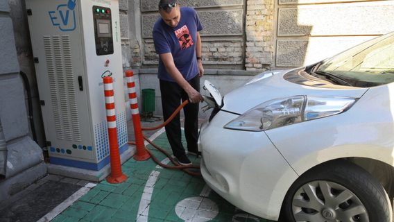 Спрос на электромобили в Украине в январе вырос почти в три раза по сравнению с прошлым годом. Какие модели были самыми популярными