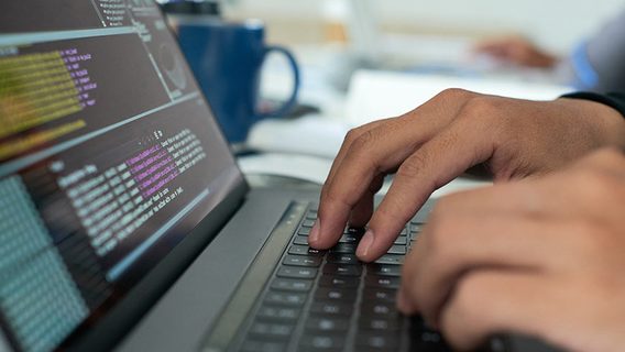 Жодного нового IT-офісу в Україні та мінімальний відтік фахівців з початку великої війни. DOU оновив список 50 найбільших IT-компаній