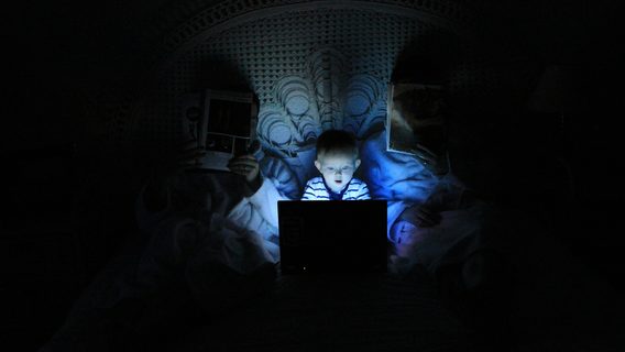 Зловмисники у dark web все частіше використовують ШІ для створення відверто сексуальних зображень дітей, не оминають і «зірок»
