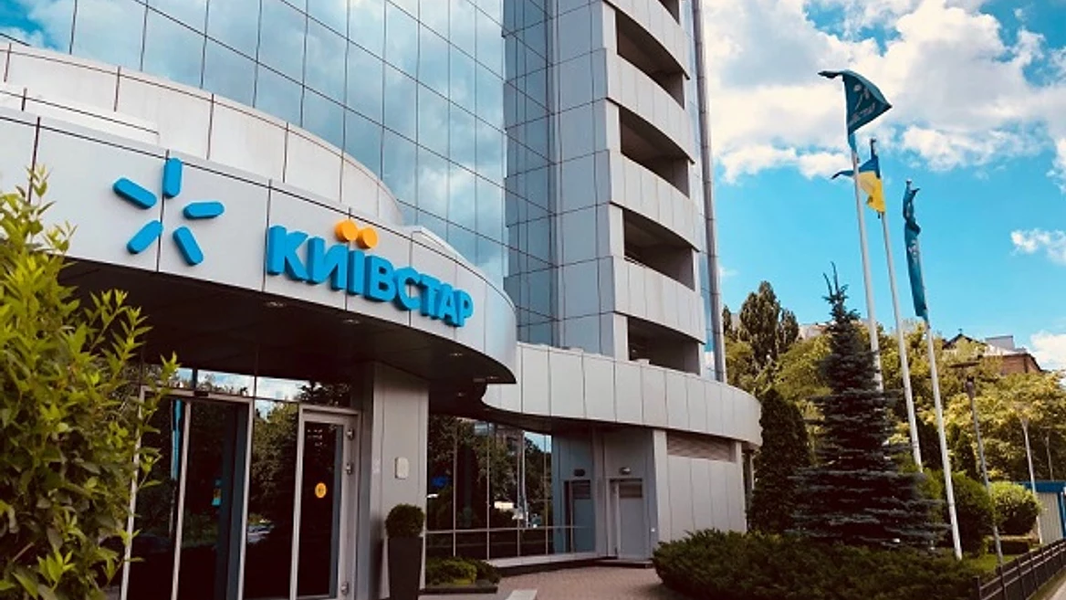 Внаслідок ворожої атаки пошкоджений головний офіс «Київстар». Що відомо