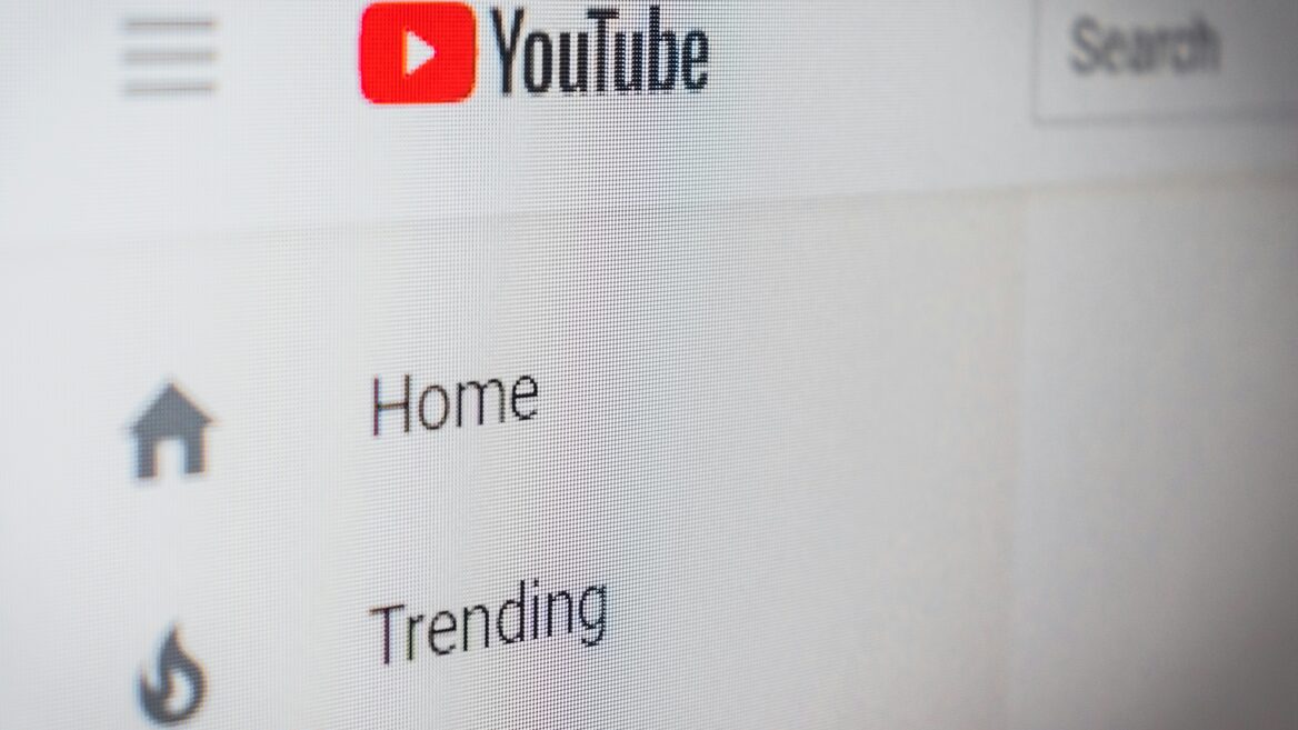YouTube підвищив вартість Premium в Україні майже вдвічі. Скільки тепер коштують тарифи?