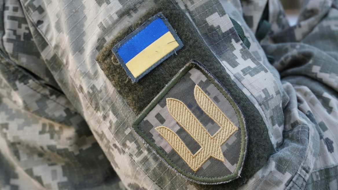 «Мене привезли в ДШВ „на оглядини“ але побачивши мій тиск у 190/90 завернули». Історія мобілізованого айтівця що встиг попрацювати 1 день у ТЦК